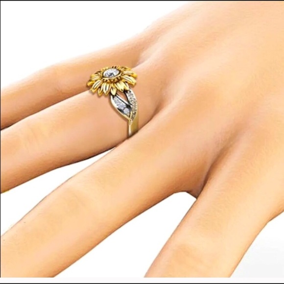 💍 New Simulated 💎 White Sapphire 💍 - Picture 3 of 3